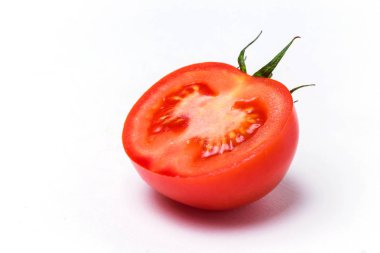 Domates izole beyaz arka planda
