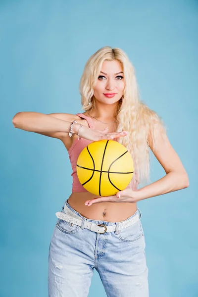 Young woman with a basket ball. — Stock Photo, Image