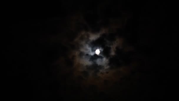 Lună pe timp de noapte pe cer — Videoclip de stoc