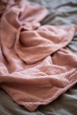 Güzel pembe kumaş ekose, battaniye, yatak örtüsü