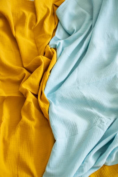 Prachtige Blauwe Mosterd Mousseline Stof Bovenaanzicht Textiel Kleding Concepten — Stockfoto