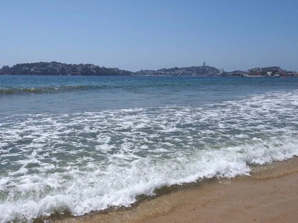 Calm Sandy Beach Bay Acapulco City Mexico White Waves Pacific — Φωτογραφία Αρχείου