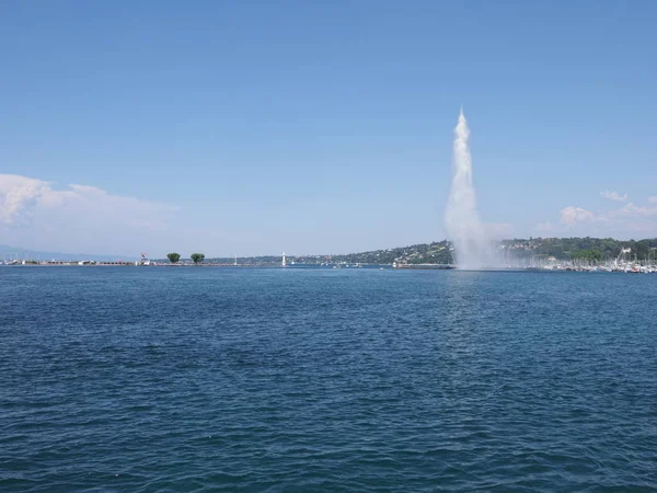 Schöner Wasserstrahl Auf Der Genfer Stadtpromenade Der Schweiz Genfer See — Stockfoto