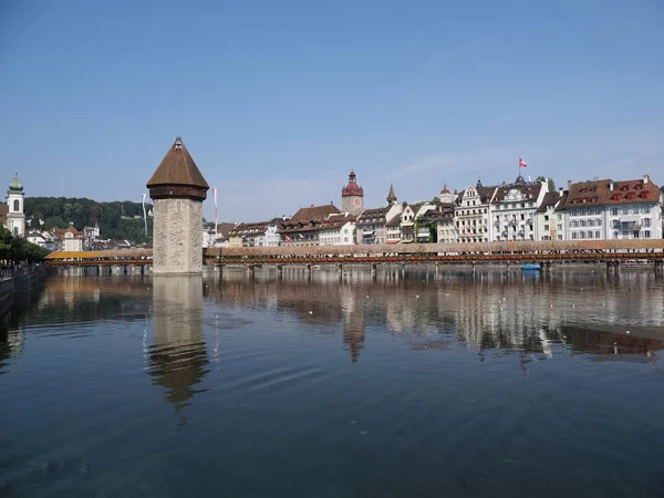 Lucerne Switzerland August 2018 Представницькі Історичні Будівлі Капличний Міст Вежа — стокове фото