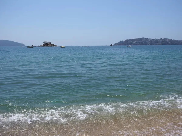 Beautiful Water Surface Bay Acapulco City Mexico Pacific Ocean Landscapes — Φωτογραφία Αρχείου