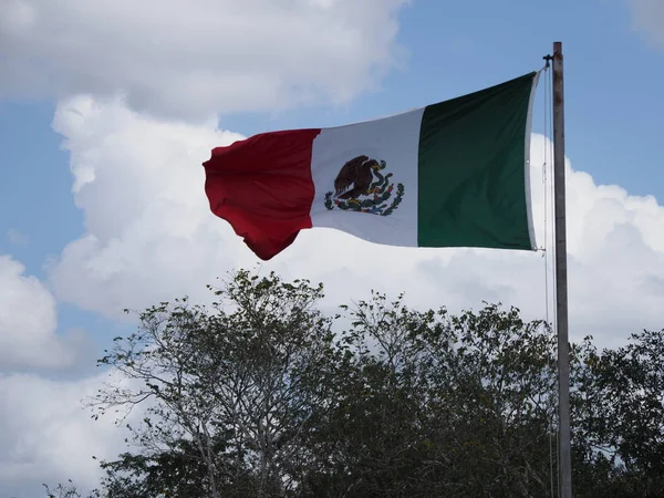 National Maxican Flag Chichen Itza City Fantastic Archaeological Site Mexico — Stok fotoğraf