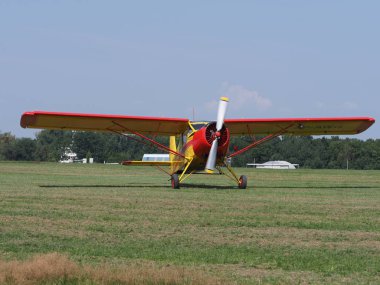 Güzellik Cephesi Yakovlev Yak-12m Sp-Awg uçak Polonya'da Avrupa Bielsko-Biala şehir çimenli havaalanı toprakları