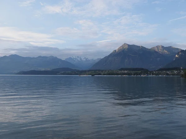 Beautiful Lake Thun Alps Mountains Landscapes Seen European City Thun — Photo