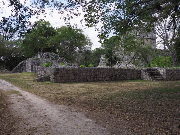 Famoso templo da pirâmide de veados na cidade mayan Chichen Itza no México — Fotografia de Stock