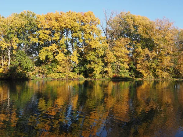 Landscapes Brilliant Trees Water Reflection Wilanow Park European Warsaw City — Fotografia de Stock