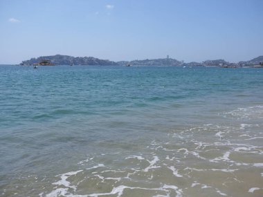 Meksika ve Pasifik Okyanusu peyzaj Acapulco Şehir Körfezi 'nde dalgalar Panoraması