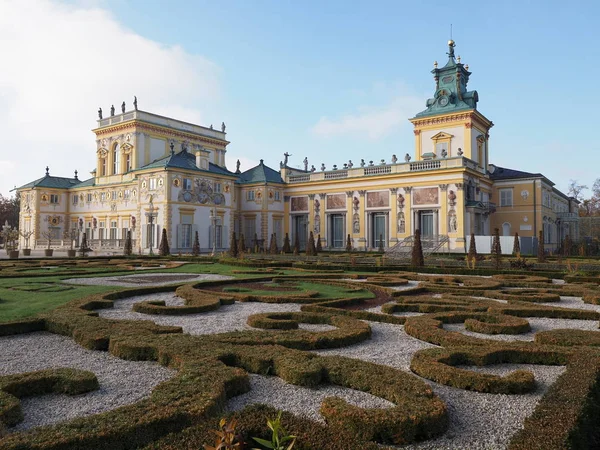 Jardín principal y exterior del palacio en la capital europea de Varsovia de Polonia en 2018 en octubre — Foto de Stock