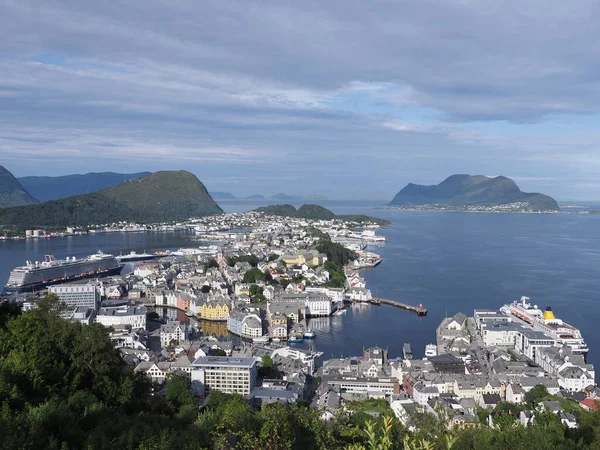 Stadsgezicht Van Europese Stad Alesund Noorwegen Met Bewolkte Lucht 2019 — Stockfoto