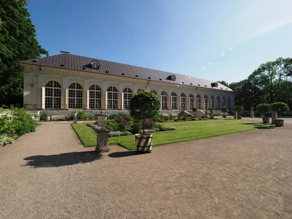 Old orangery in baths park Varsóban Európa fővárosa, Lengyelország 2019 májusában. — Stock Fotó