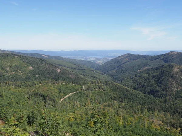 Silesian Beskids οροσειρά τοπίο κοντά Salmopol περάσει πάνω από την ευρωπαϊκή πόλη Szczyrk στην Πολωνία το Σεπτέμβριο — Φωτογραφία Αρχείου