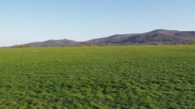 Polonya 'nın Bielsko-Biala şehrinde Silesian Beskid Dağları ile Panorama