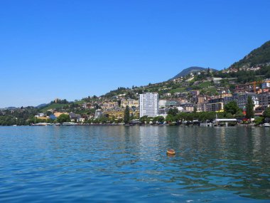 İsviçre 'deki Cenevre Gölü ve Montreux şehrine bak