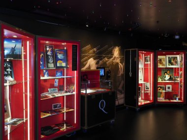 İngiliz rock grubu Queen 'in İsviçre' deki Montreux şehrinde müzesi.