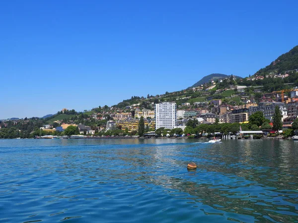 Scénická městská krajina Ženevského jezera a města Montreux ve Švýcarsku — Stock fotografie