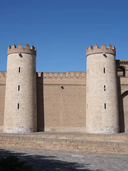 Duas Torres Palácio Aljaferia Cidade Europeia Saragossa Distrito Aragon Espanha — Fotografia de Stock