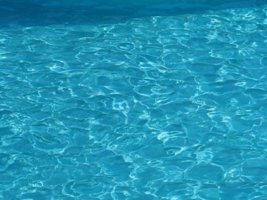 2019 'da Cape Verde' deki Afrika Sal Adası 'nda yüzme havuzunda mavi sular Mart ayında güneşli bir bahar günü..