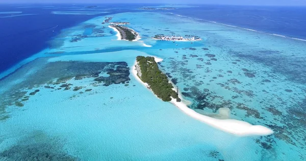 Pemandangan Pulau Tropis Laut Biru — Stok Foto