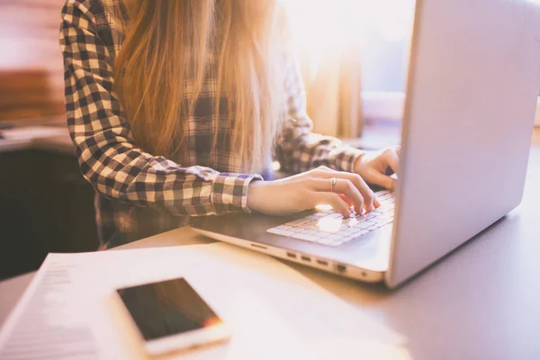 Vrouw Die Werkt Digitale Laptop Kantoor — Stockfoto