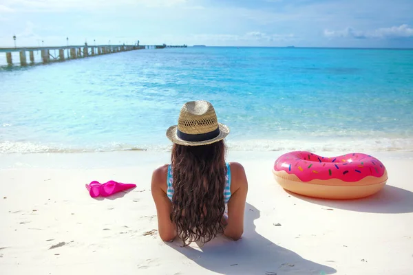 Young Brunette Woman Resting Beach Inner Tube Pink Doughnut — Stock Photo, Image