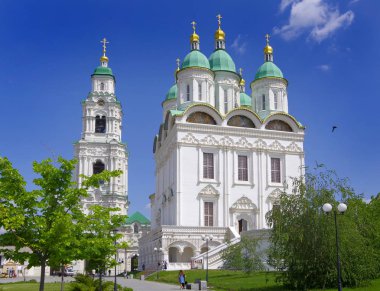 Astrakhan Kremlin. Kilise ve çan kulesi.