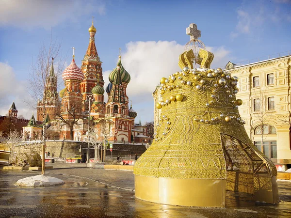 View of the Kremlin in Moscow and St. Basil's Cathedral. — Stock Photo, Image