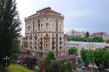 Kiev. Ukrayna. 06.17. 2020. Caddedeki bina Khreshchatyk..