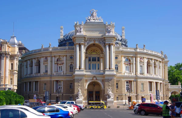 Odessa 'da. Ukrayna. 06.30.20. Opera ve Bale Tiyatrosu.