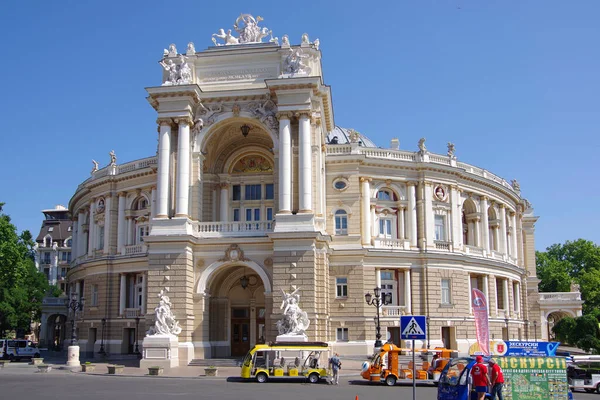 Odessa 'da. Ukrayna. 06.30.20. Opera ve Bale Tiyatrosu.