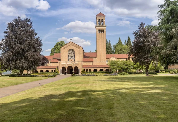 Mount Angel Abbey en gronden Oregon. — Stockfoto