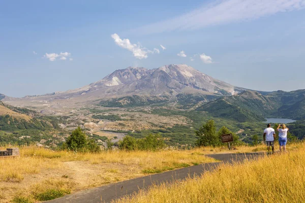 Helens Summertime Landskap Och Disig Himmel — Stockfoto