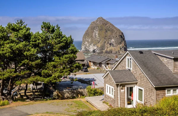 Canon Beach Township Haystack Rock Oregonském Pobřeží — Stock fotografie