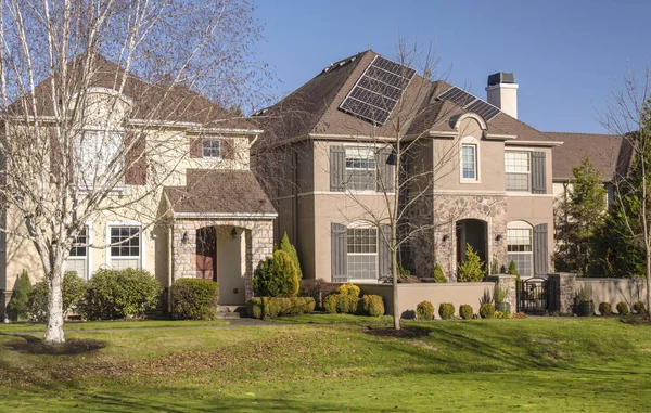 Mansion Homes Solar Pannels Wilsonville Oregon — Stock Photo, Image