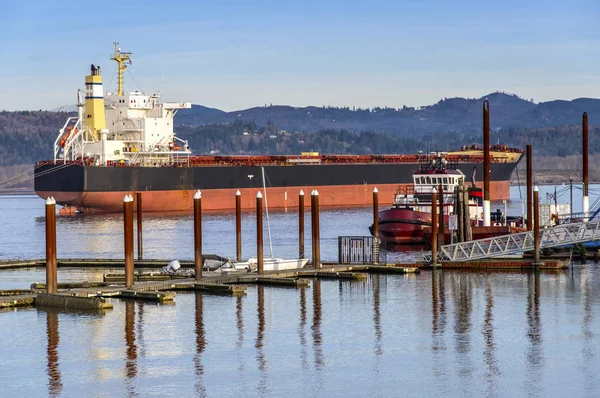 Velký Tanker Kotvící Rainier Oregon State — Stock fotografie