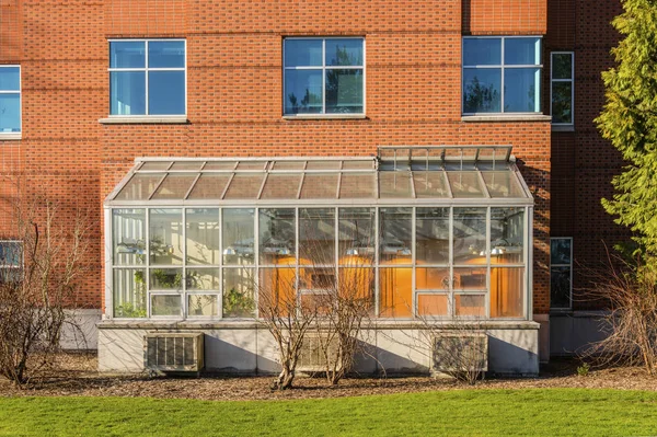 Πανεπιστήμιο Του Πόρτλαντ Κτίριο Και Πράσινο Σπίτι Περίφραξη Γυαλιού — Φωτογραφία Αρχείου