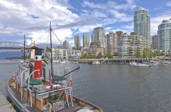 Bateau Vapeur Ancienne Immeubles Grande Hauteur Granville Island Canada — Photo