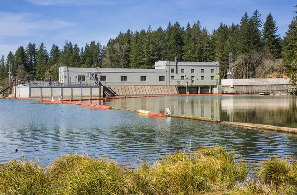 Stacja hydroelektrownia w hrabstwie Clakamas Oregon. — Zdjęcie stockowe