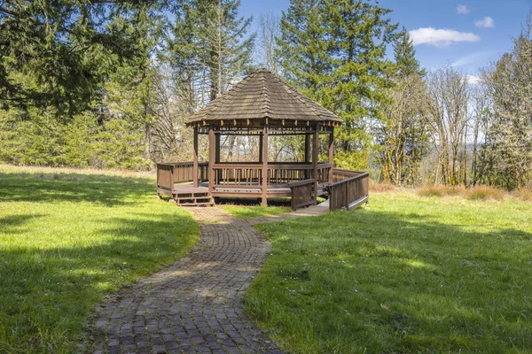 Pavillon im milo mcvier state park oregon. — Stockfoto