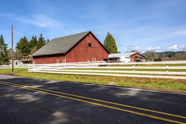 Land Scheune und Pferde oregon Staat. — Stockfoto