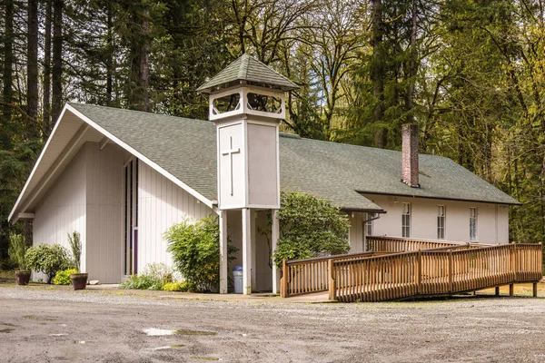 Iglesia y campanario en un país Estado de Washington . —  Fotos de Stock