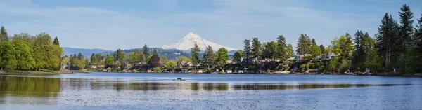 Modré jezero a hora. Hood Panorama Oregon. — Stock fotografie