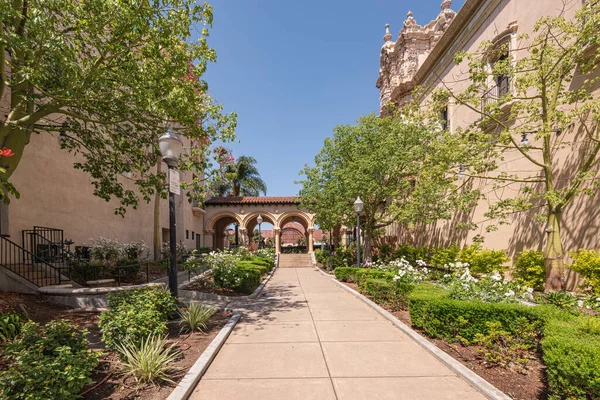 Balboa Park Utomhus Korridor Mellan Byggnader Och Trädgård San Diego — Stockfoto