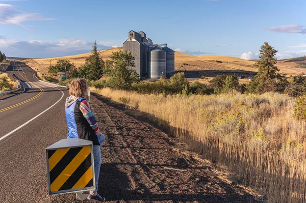 Grain Silos Surrounding Landscape Dufur Oregon — Stock Photo, Image