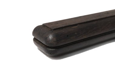 Beyaz bir arka plan üzerinde eski meşe yapılmış bir tükenmez kalem için bir kalem çalışması