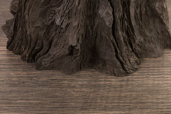 Cuatro viejas tablas de madera aisladas sobre un fondo blanco. Tablón de madera vieja — Foto de Stock