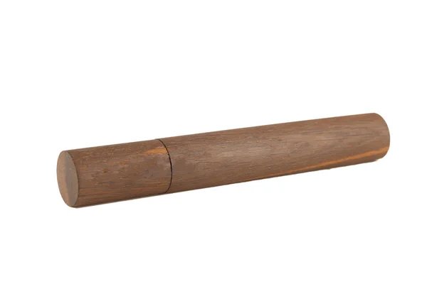 Деревянная шариковая ручка с трубкой для хранения на белом фоне — стоковое фото